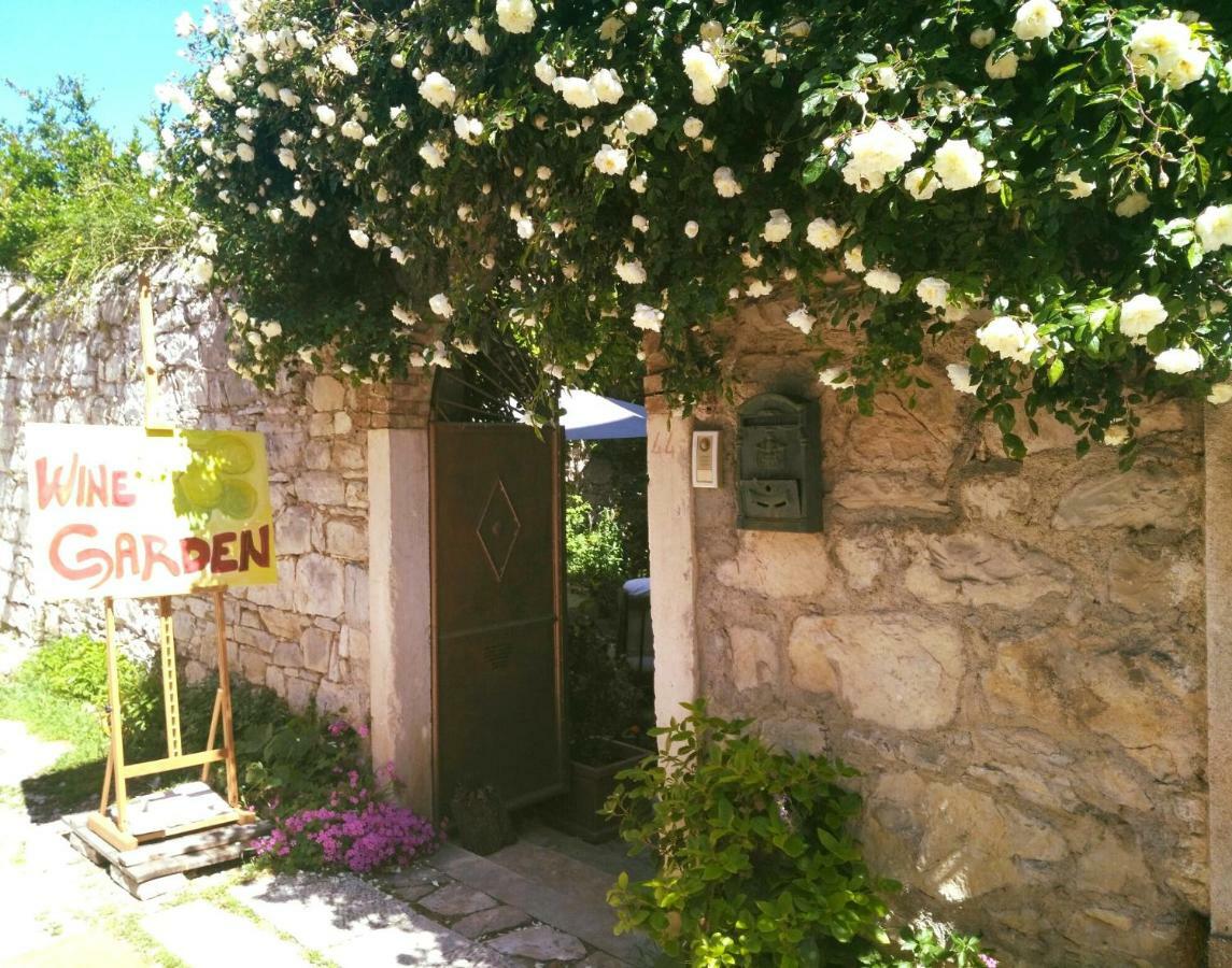 Wine Garden Rooms Скрадин Экстерьер фото
